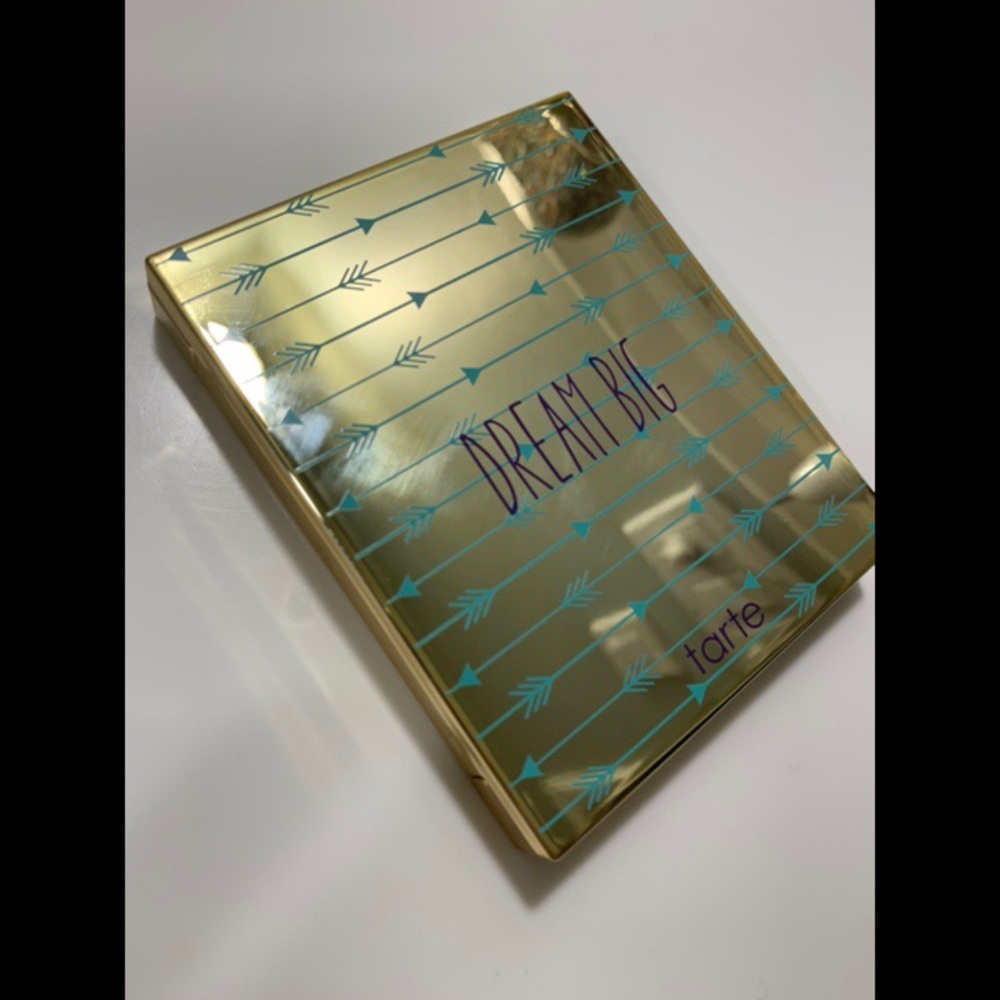 Tarte dream big eyeshadow palette!
